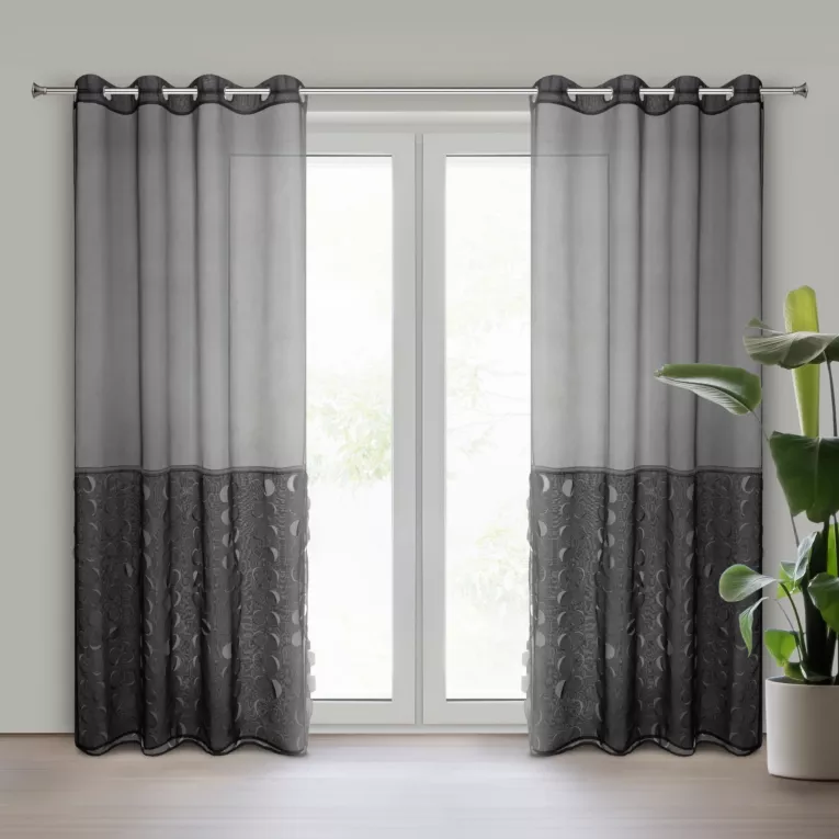 Firana czarna z delikatnego woalu zdobiona wycinanym laserowo wzorem 140x250 cm przelotka DEBORA Eurofirany