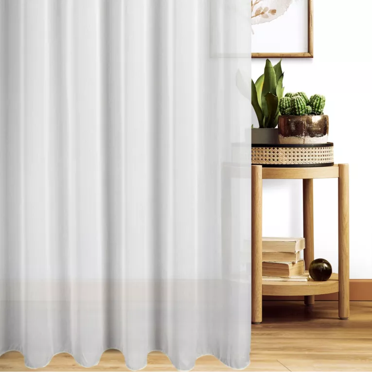 Firana szyta na flexach biała z delikatnej matowej żorżety, wykończonej obciążnikiem