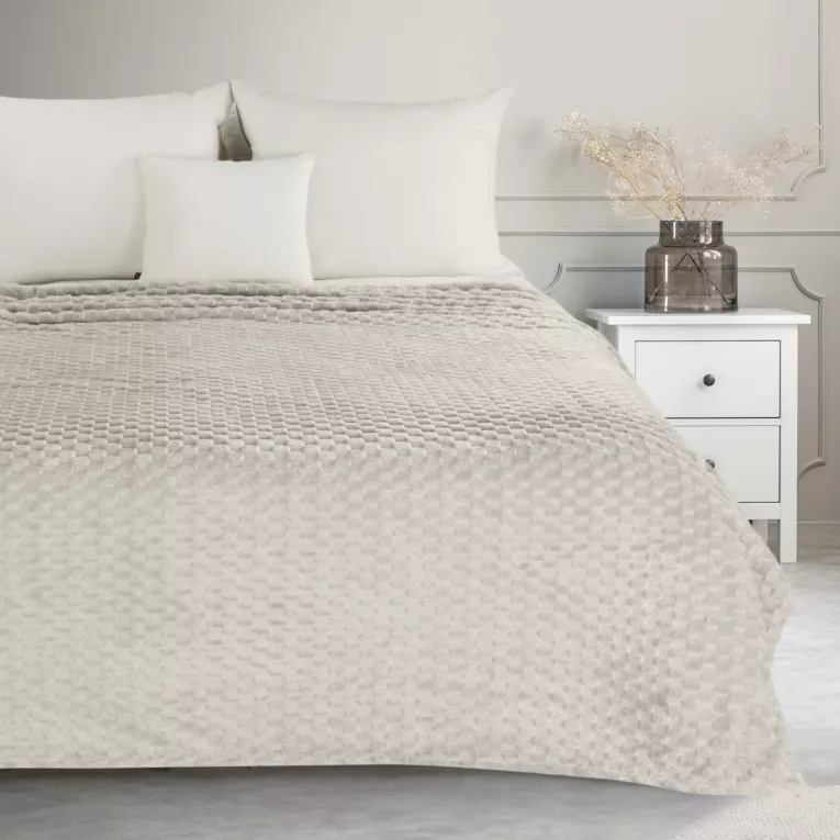 Koc  150x200 cm beżowy bardzo miękki w dotyku z wytłaczanym wzorem 3D CINDY 6 DESIGN 91 Eurofirany