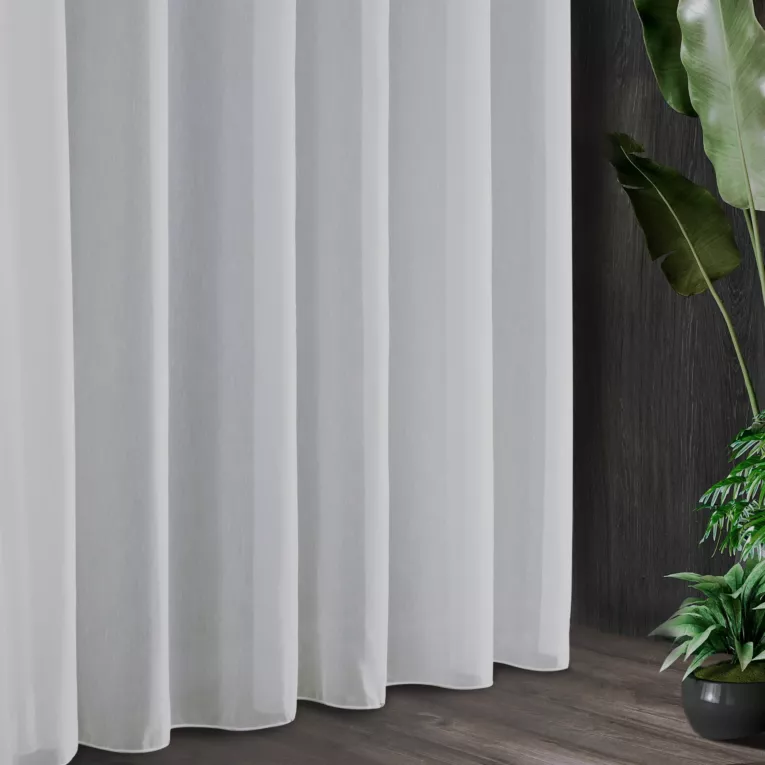 Tkanina firanowa błyszcząca zakończona szwem obciążającym Eurofirany