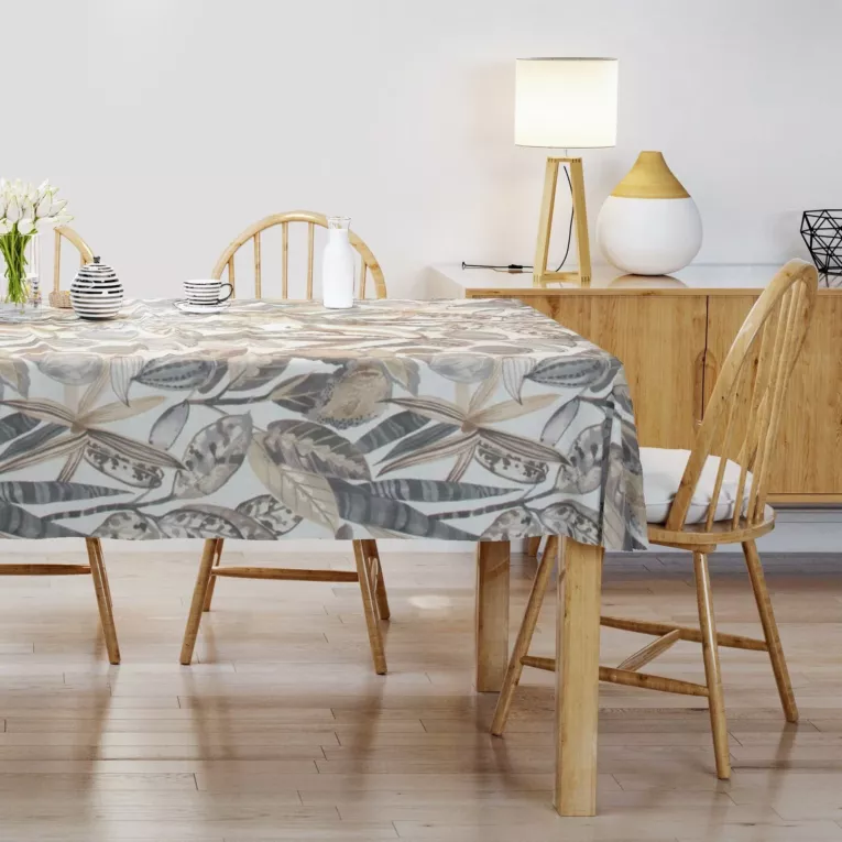 Obrus szyty beżowo grafitowy z tkaniny o naturalnym splocie z nadrukowanym kwiatowym wzorem