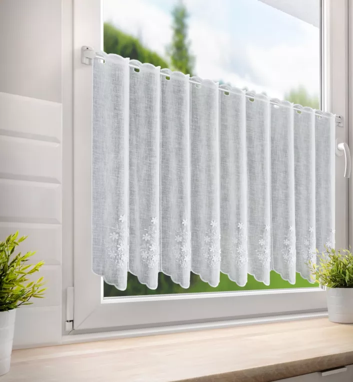 Tkanina firanowa zazdrostka z etaminy zdobiona haftowanymi kwiatami Eurofirany