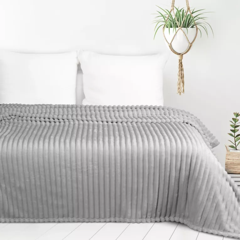 Koc flano 150x200 cm srebrny zdobiony wytłaczanym wzorem z efektem 3D SOFT DESIGN 91 Eurofirany