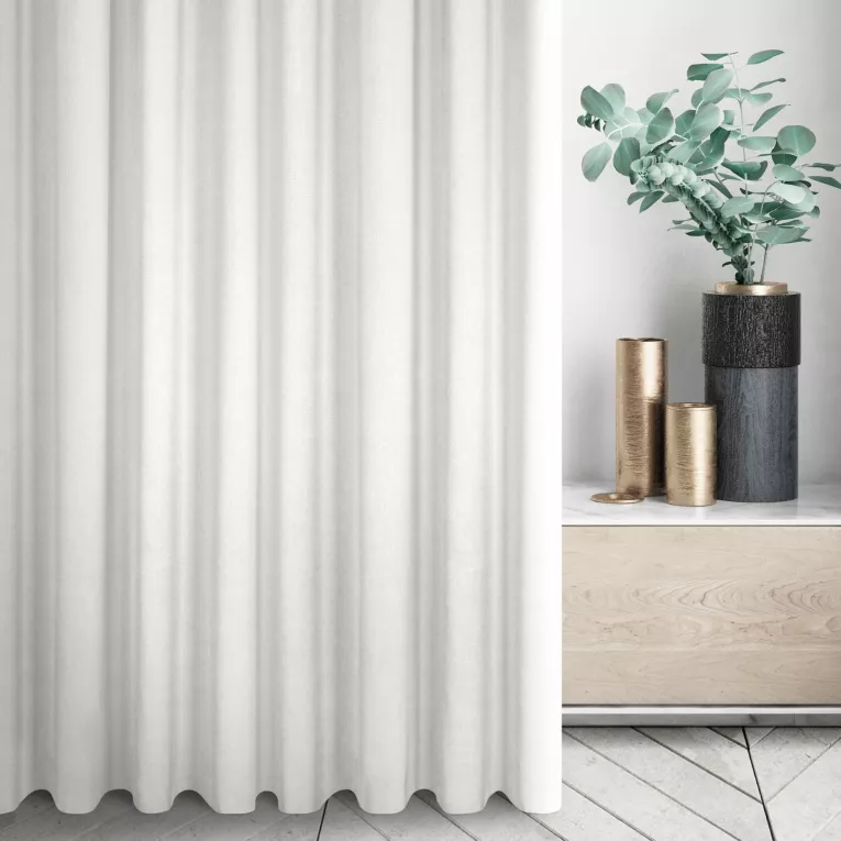 Zasłona szyta na przelotkach srebrna z tkaniny strukturalnej z delikatnym połyskiem