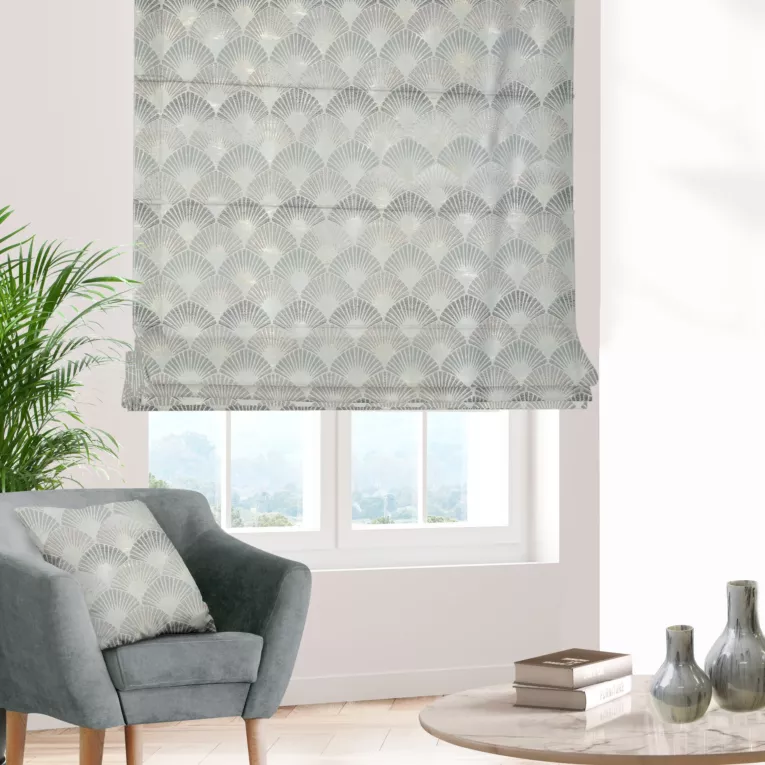 Roleta rzymska MIKKA srebrna z ekskluzywnej tkaniny z modnym wzorem wachlarzowym