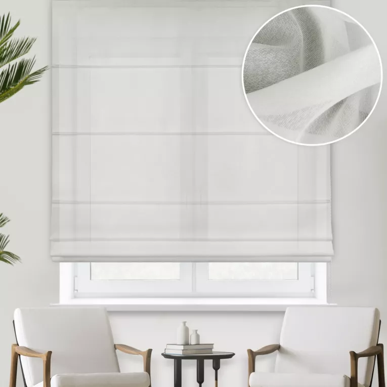 Roleta rzymska kremowa z cienkiej matowej etaminy, wykończona obciążnikiem