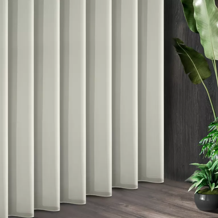 Tkanina firanowa mleczny, gładki woal zakończony szwem obciążającym