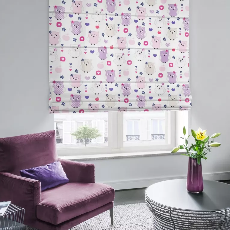 Roleta rzymska ADONIS różowo liliowa z miękkiej tkaniny typu blackout drukowanej w dziecięcy wzór
