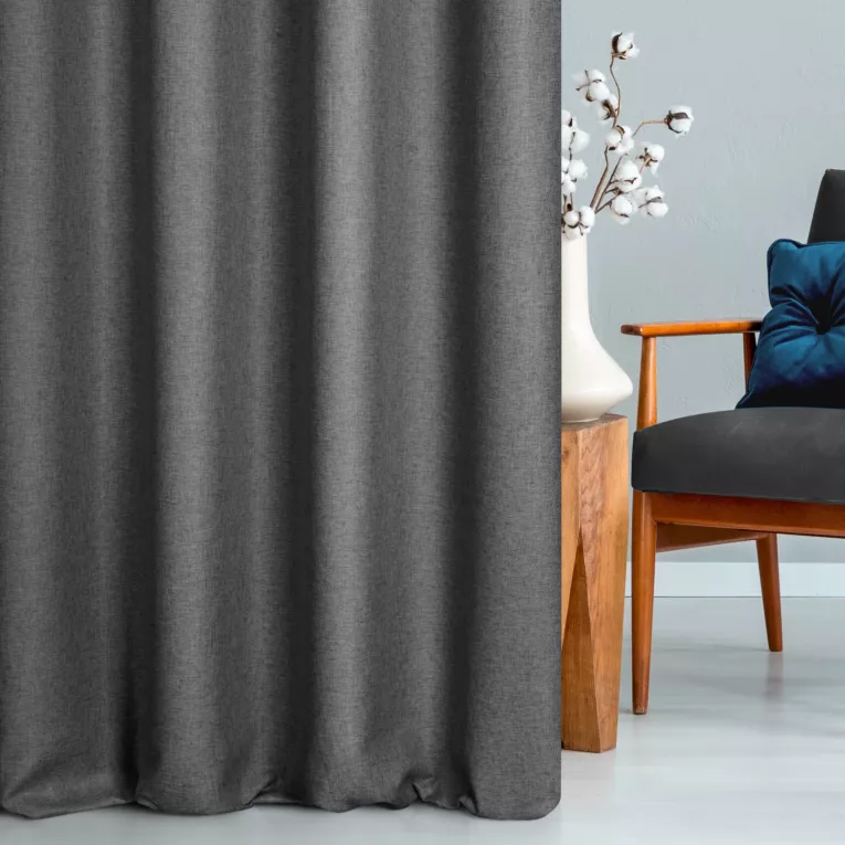 Zasłona szyta na flexach grafitowa z tkaniny trudnopalnej, zaciemniającej, typu blackout z efektem melanżu