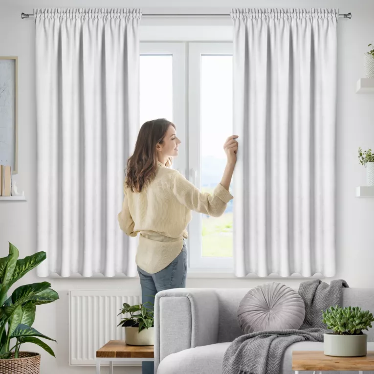 Zasłona biała z tkaniny welurowej 140x120 cm tunel Dora Eurofirany