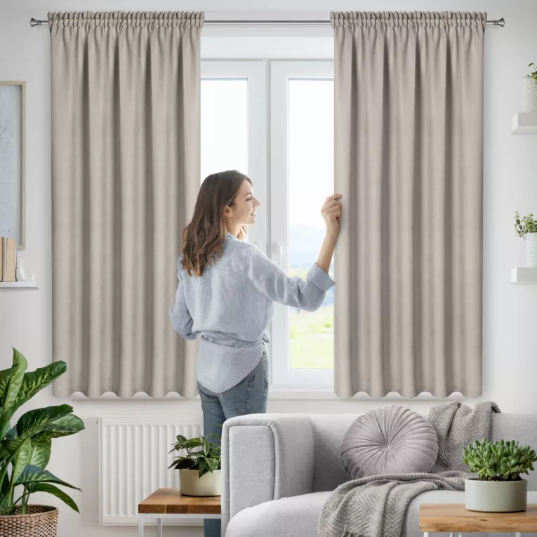 Zasłona beżowa z tkaniny welurowej 140x140 cm tunel Dora Eurofirany