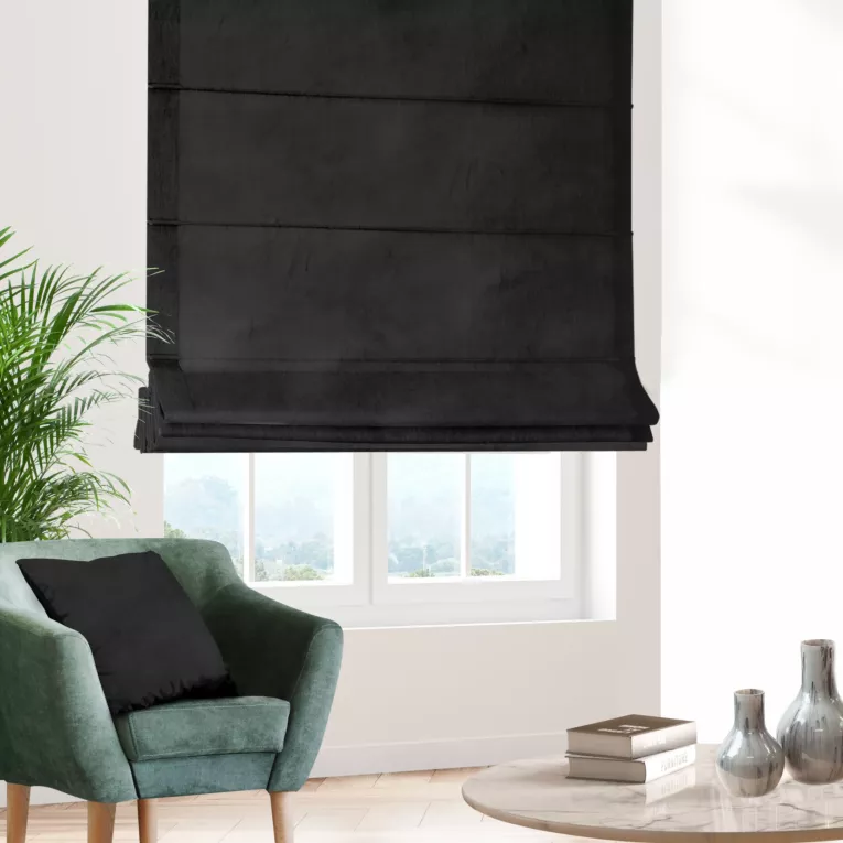 Roleta rzymska czarna z miękkiej tkaniny welwetowej