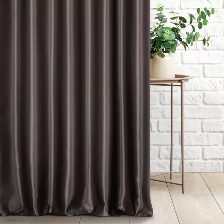 Zasłona szyta na taśmie fala ciemnobrązowa z jednokolorowej gładkiej tkaniny
