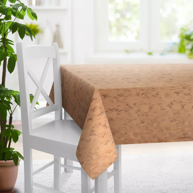 Obrus szyty miodowo złocisty z tkaniny welwetowej ze złotym marmurkowym nadrukiem