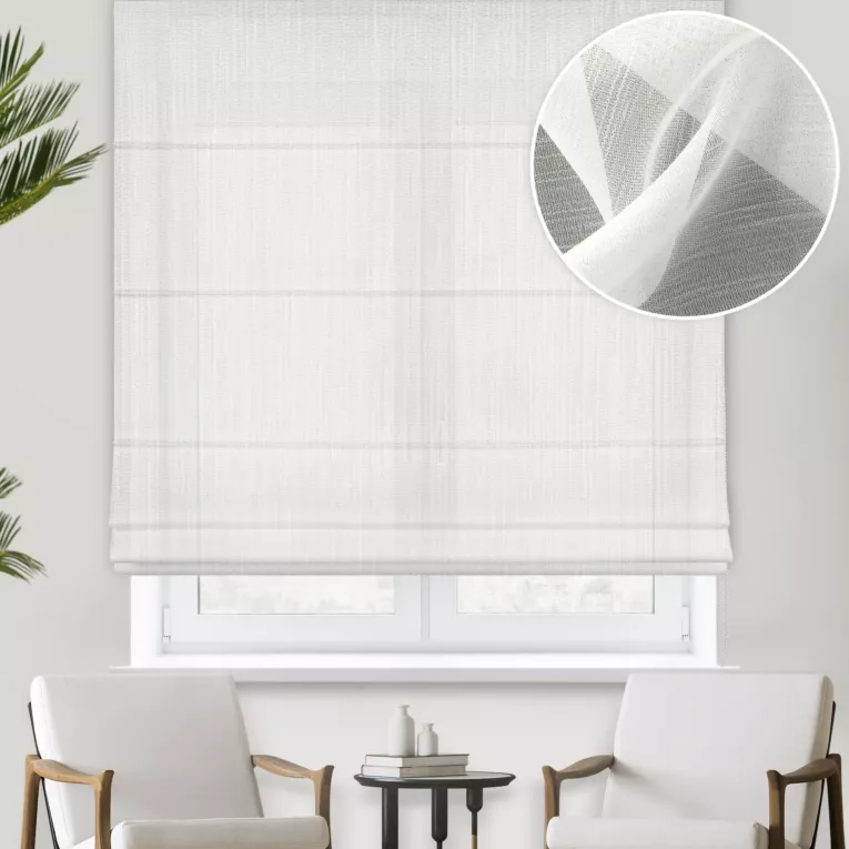 Roleta rzymska kremowa z miękkiej półprzezroczystej tkaniny z efektem deszczyku, wykończona obciążnikiem