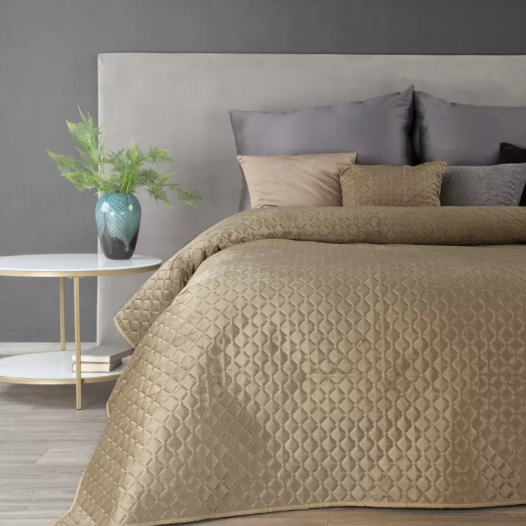 Narzuta welwetowa beżowa 200x220 cm pikowana w geometryczny wzór metodą hot press DIMON Eurofirany