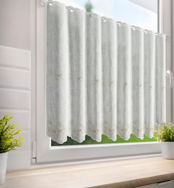 Tkanina firanowa zazdrostka z etaminy z uroczym haftem drobnych kwiatów Eurofirany