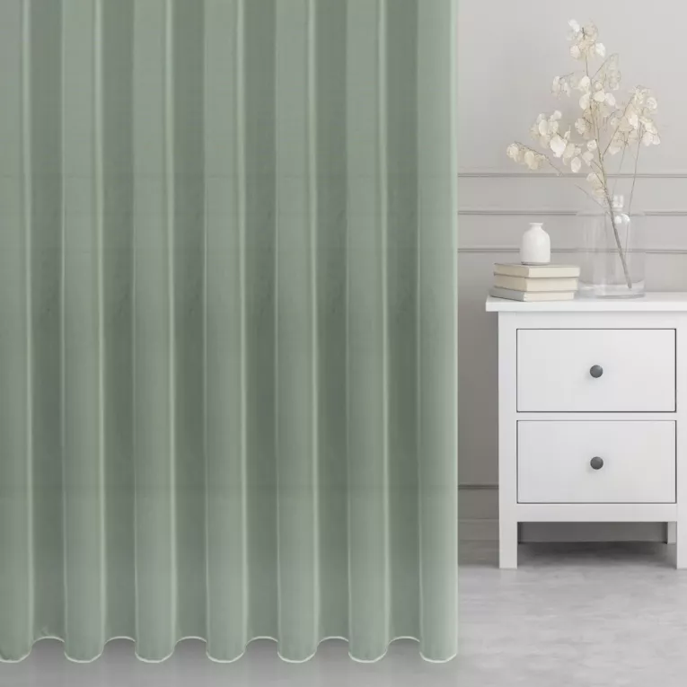 Firana szyta na przelotkach miętowa z delikatnie połyskującej tkaniny typu PERU z efektem opalizującym, wykończona obciążnikiem