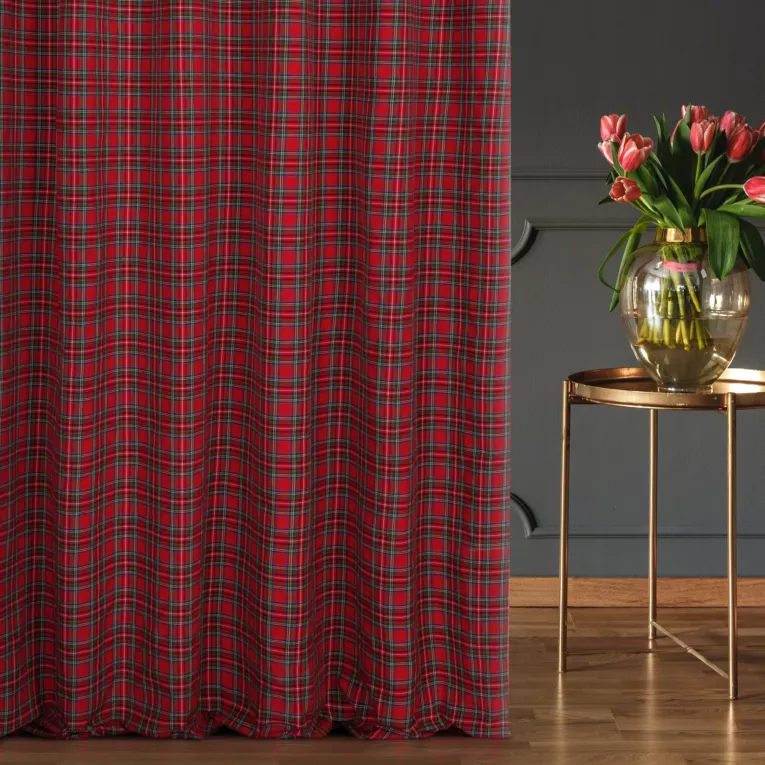 Zasłona szyta na taśmie 5 cm czerwono zielona z delikatnej tkaniny w kratkę