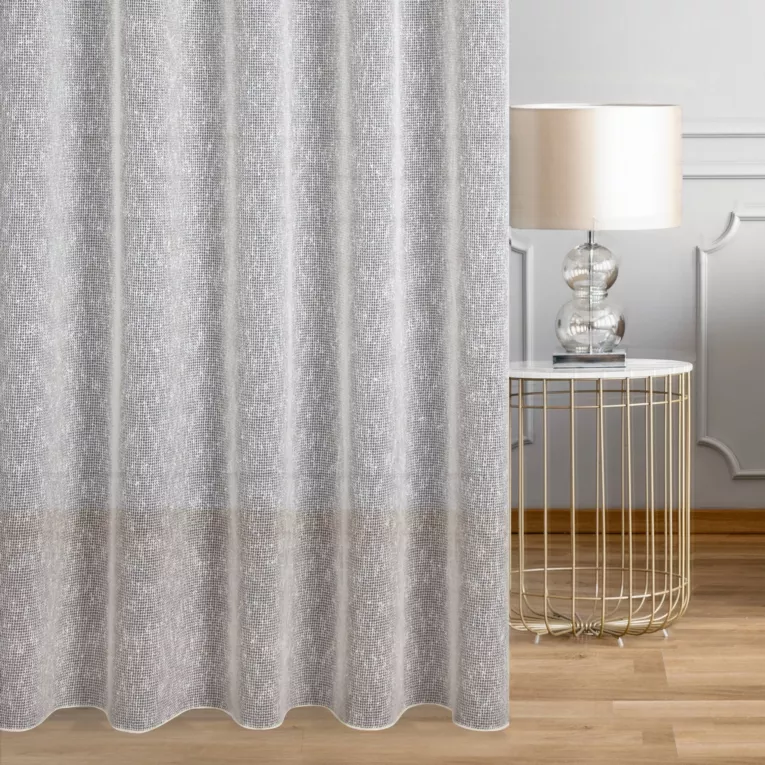 Firana szyta na flexach biała z matowej siatki w stylu eko, wykończona obciążnikiem