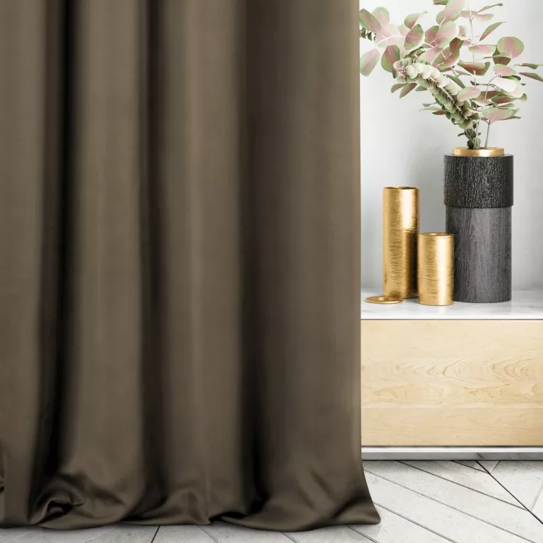 Zasłona szyta na taśmie fala jasnobrązowa z gładkiej tkaniny zaciemniającej typu dimout