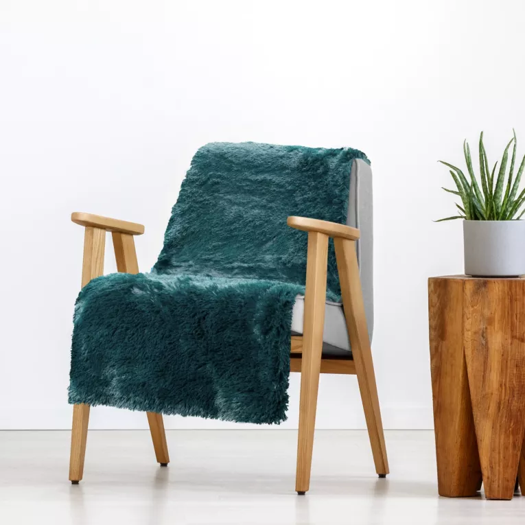 LETTIE narzuta na fotel z miękkiego futerka Eurofirany