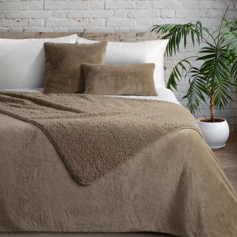 Narzuta dwustronna z przyjemnego futerka i tkaniny barankowej beżowa 220x240 cm NINA Eurofirany Premium
