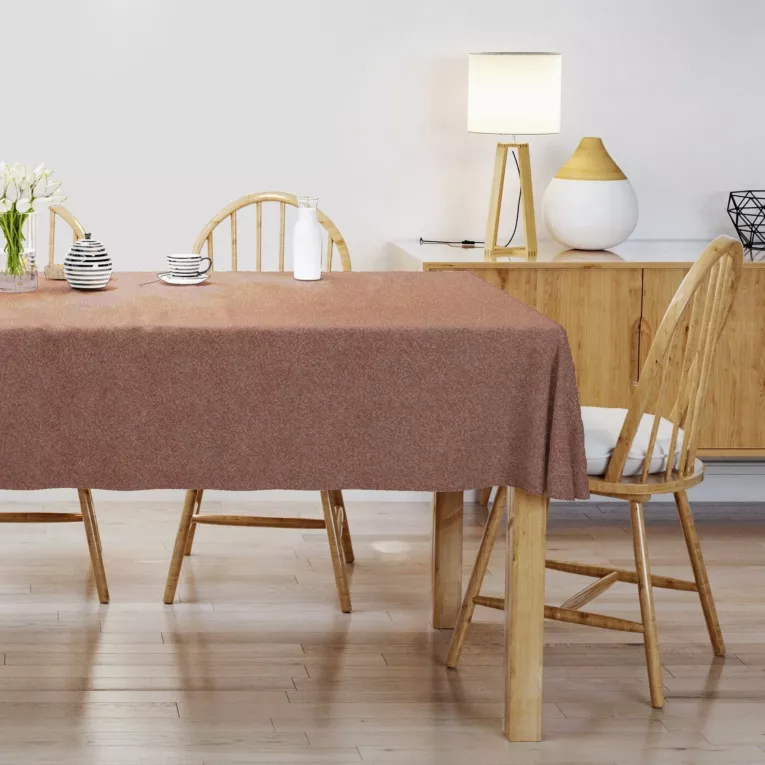 Obrus szyty czerwono kremowy z tkaniny w drobny wzór, przetykany błyszczącą nicią