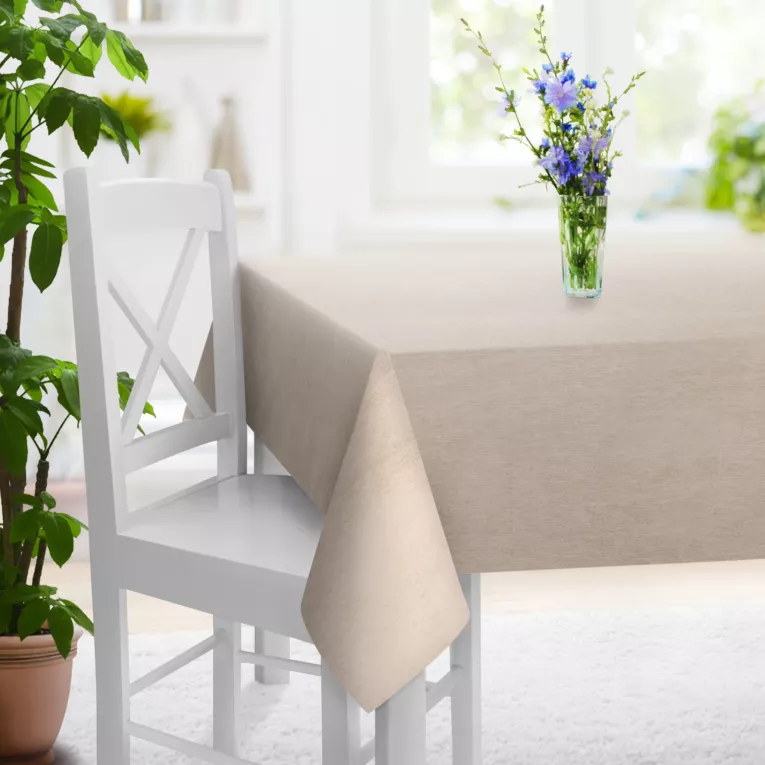 Obrus szyty beżowy z miękkiej szenilowej tkaniny z efektem melanżu