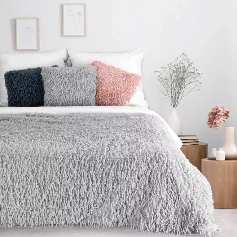 Koc z przyjemnego futerka 130x170 cm srebrny ADORE Eurofirany