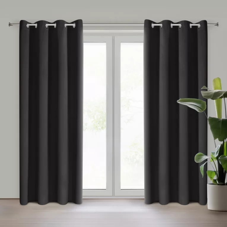 Zasłona czarna z gładkiej tkaniny zaciemniającej typu blackout 135x250 przelotka PARISA Design 91 Eurofirany