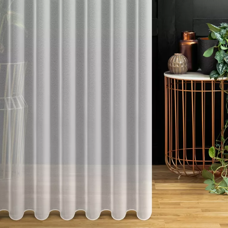 Tkanina firanowa markizeta, gładka baza wykończona obciążnikiem Eurofirany