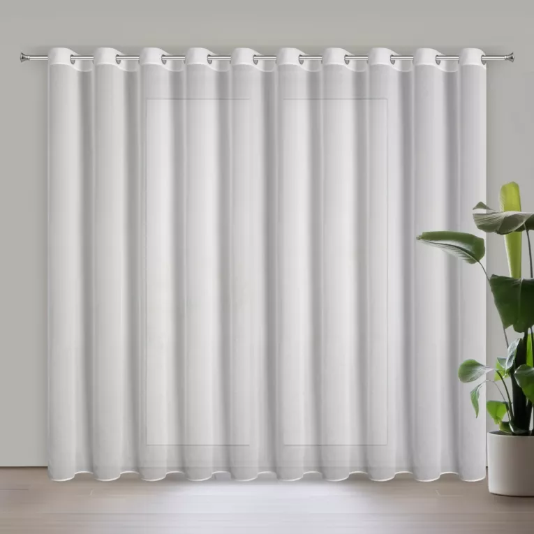 Firana biała z tkaniny szyfonowej zdobiona w dolnej części lśniącymi diamencikami 350x250 cm przelotka ARIADNA Eurofirany