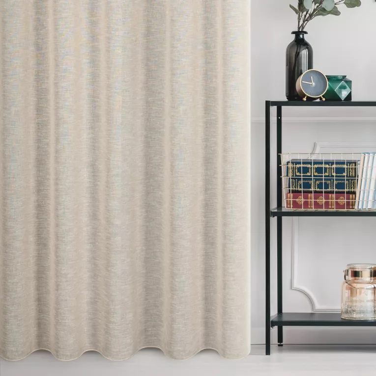 Firana szyta na flexach beżowa z matowej grubej etaminy wykończonej obciążnikiem