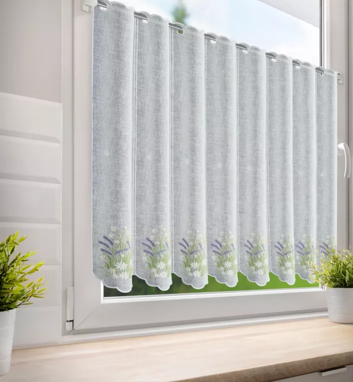 Tkanina firanowa zazdrostka z etaminy zdobiona haftowanymi kwiatami Eurofirany