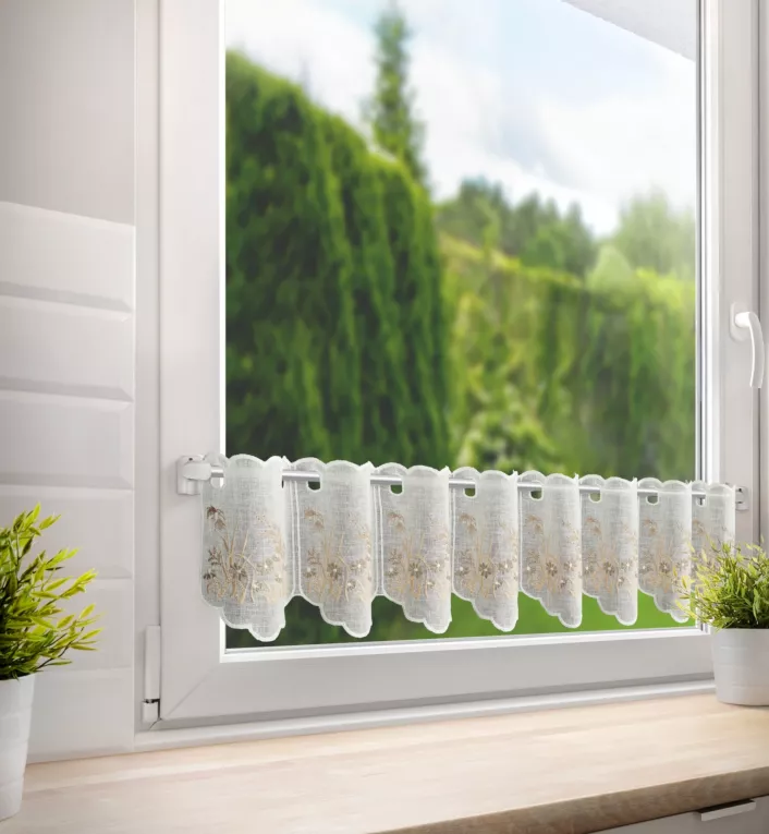 Tkanina firanowa zazdrostka z etaminy z uroczym haftem drobnych kwiatów Eurofirany