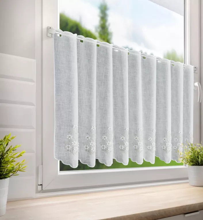 Tkanina firanowa zazdrostka z etaminy zdobiona haftowanymi kwiatami Eurofirany