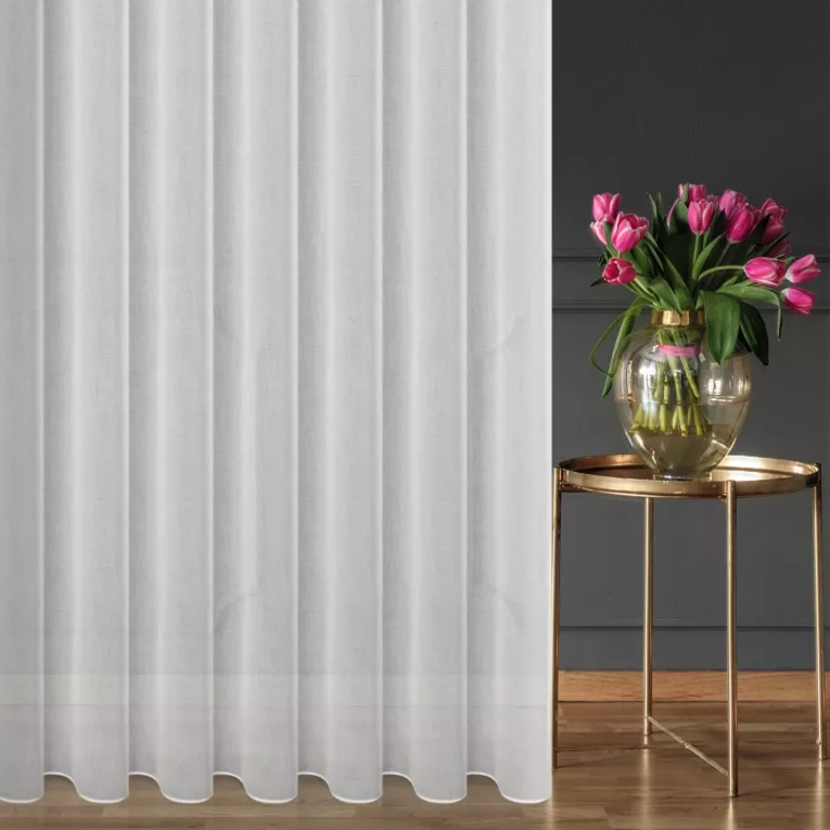 Firana szyta na taśmie 8 cm biała z cienkiej matowej etaminy, wykończona obciążnikiem