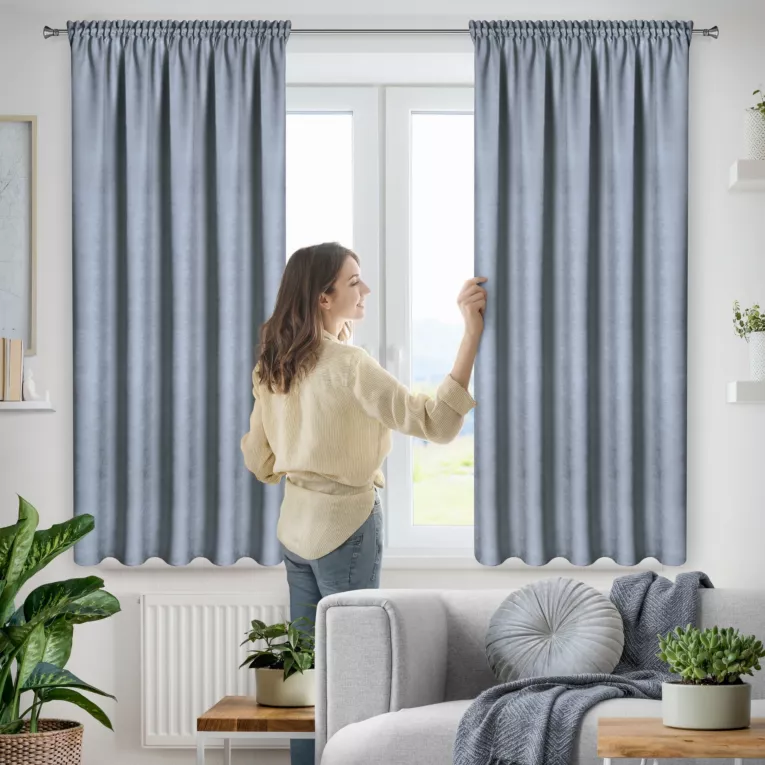 Zasłona niebieska z tkaniny welurowej 120x180 cm tunel Dora Eurofirany