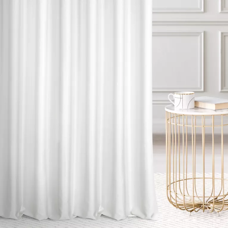 Zasłona szyta na taśmie fala naturalno srebrna z gładkiej tkaniny przeplatanej błyszczącą lureksową nicią