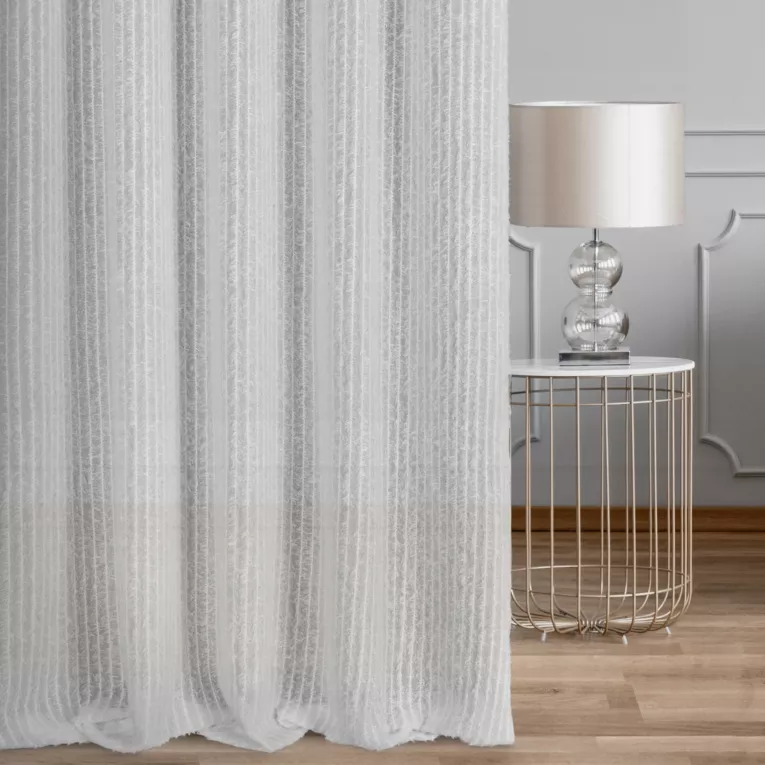 Zasłona szyta na taśmie fala biała z tkaniny z aplikacją i haftem