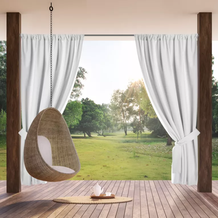 Zasłona biała z wodoodpornej tkaniny idealna do ogrodu i na taras 155x200 cm tunel GARDEN Eurofirany