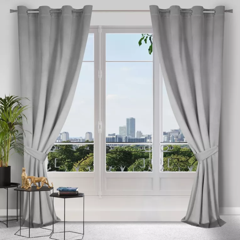 Zasłona srebrna z matowego welwetu z upinaczem 140x270 cm przelotka CARMEN Eurofirany