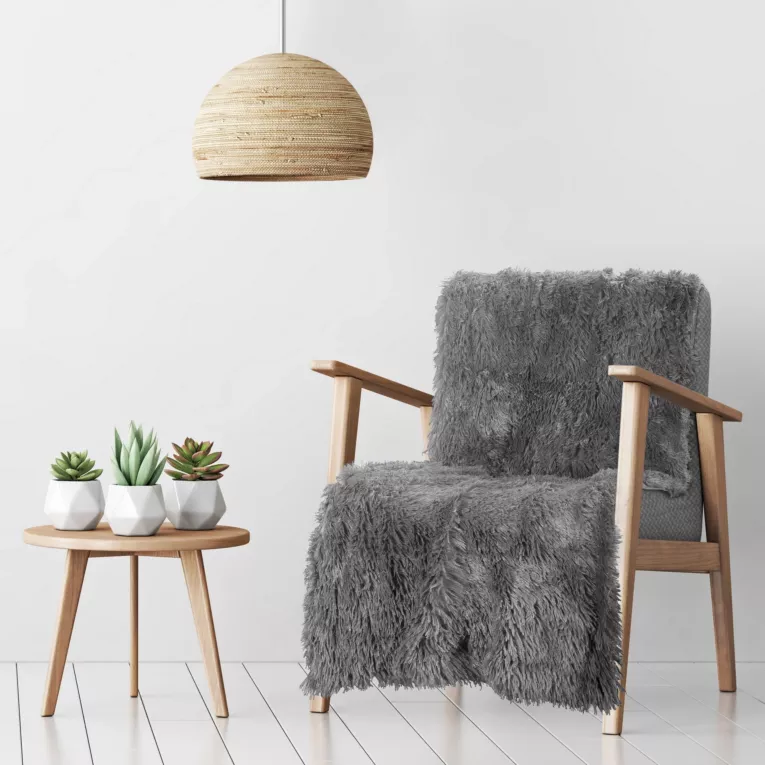 Narzuta na fotel-koc o strukturze miękkiego futra 70x160 cm srebrna TIFFANY DESIGN 91 Eurofirany