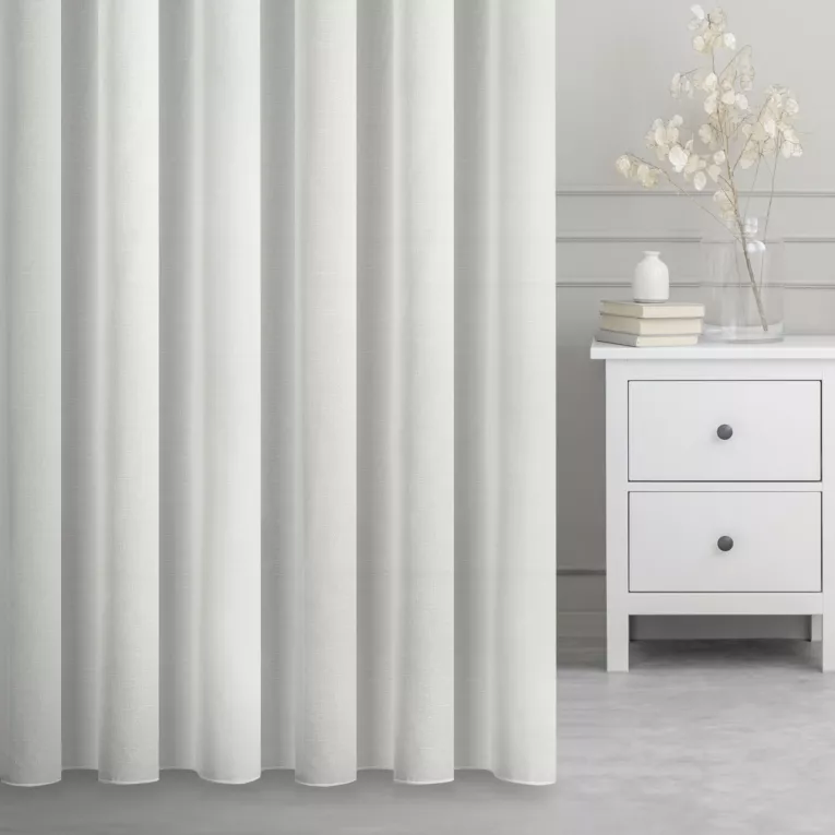 Firana szyta na flexach SILVINA kremowa z etaminy o gęstym splocie z lekkim połyskiem