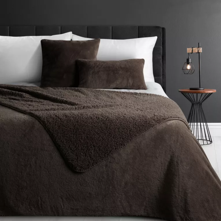 Narzuta dwustronna z przyjemnego futerka i tkaniny barankowej ciemnobrązowa 220x240 cm NINA Eurofirany Premium