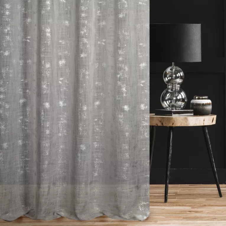 Zasłona szyta na taśmie fala srebrno srebrzysta z tkaniny w stylu eko z błyszczącym nadrukiem
