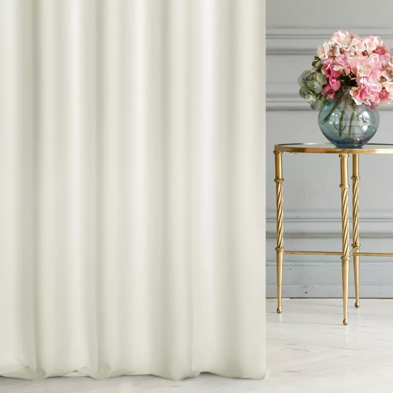 Tkanina zasłonowa zdobiona drobnym wzorem jodełki Eurofirany