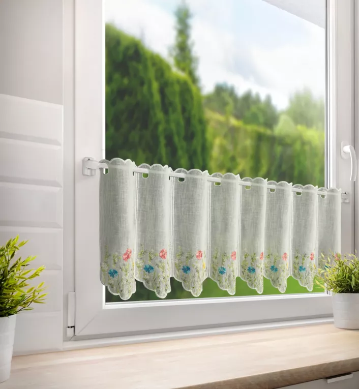 Tkanina firanowa zazdrostka z etaminy z haftowanym wzorem letnich kwiatów Eurofirany