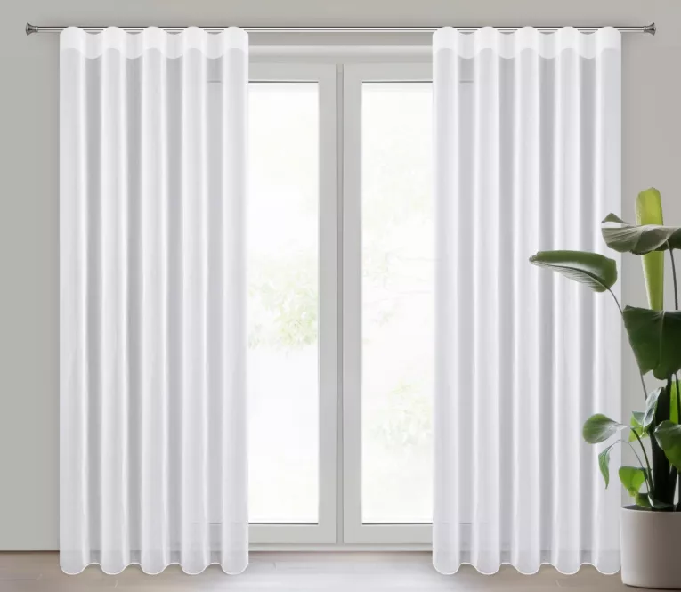 Firana biała z gładkiego mlecznego woalu wykończona szwem obciążającym VIOLET 150x200 cm fala 1:2 Eurofirany